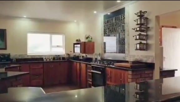 To Let 4 Bedroom Property for Rent in Winterstrand Eastern Cape